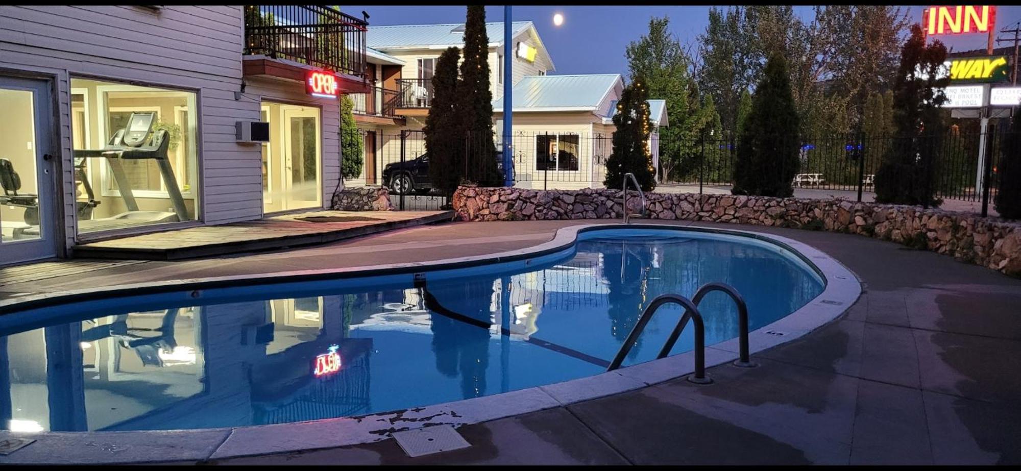 Cache Creek Inn エクステリア 写真