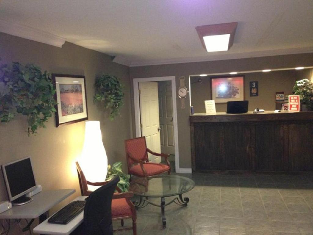 Cache Creek Inn エクステリア 写真
