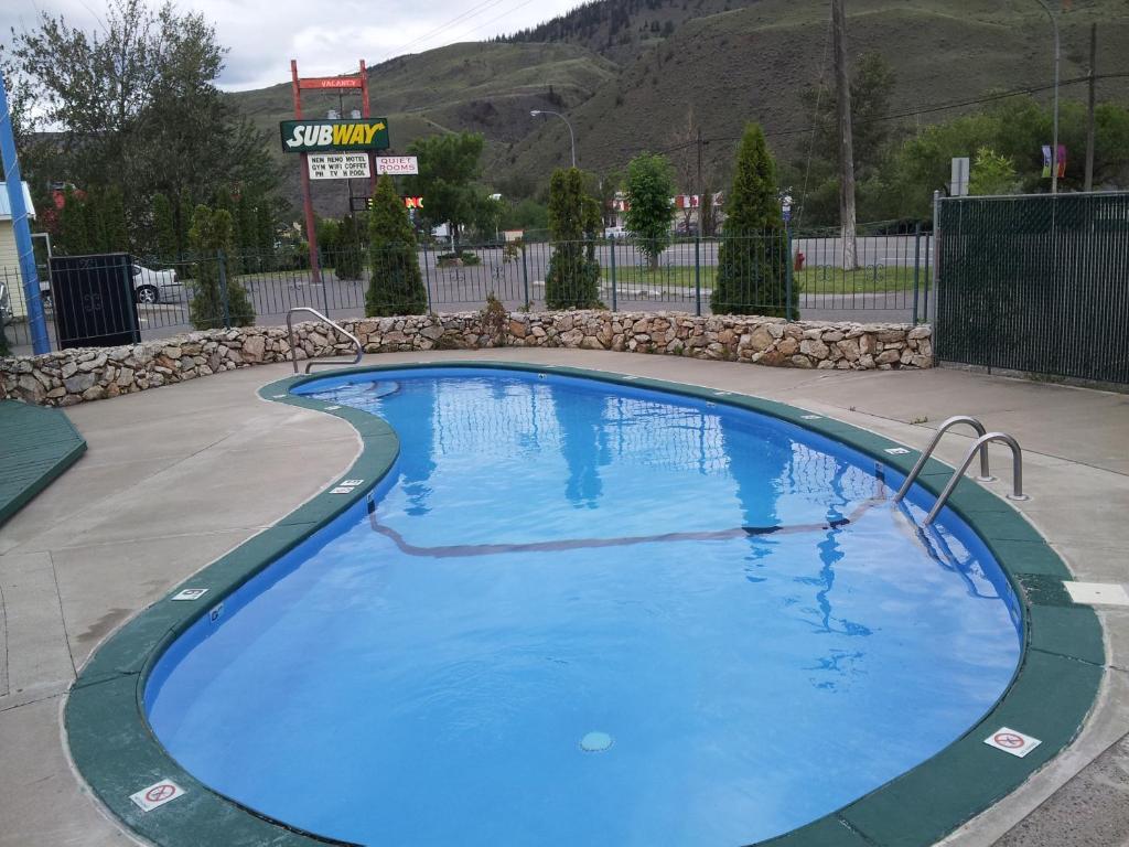 Cache Creek Inn エクステリア 写真