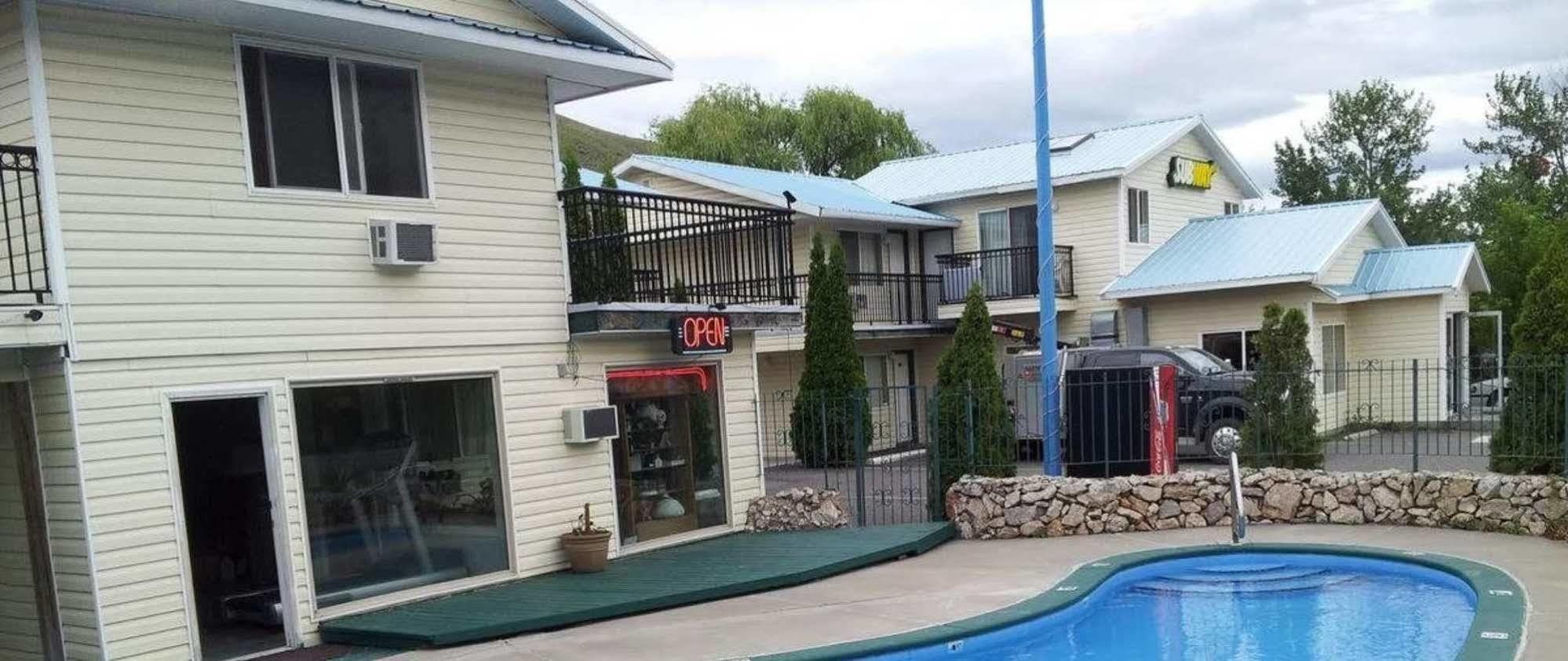 Cache Creek Inn エクステリア 写真