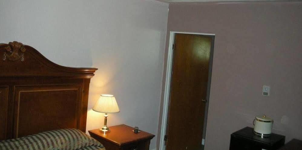 Cache Creek Inn エクステリア 写真